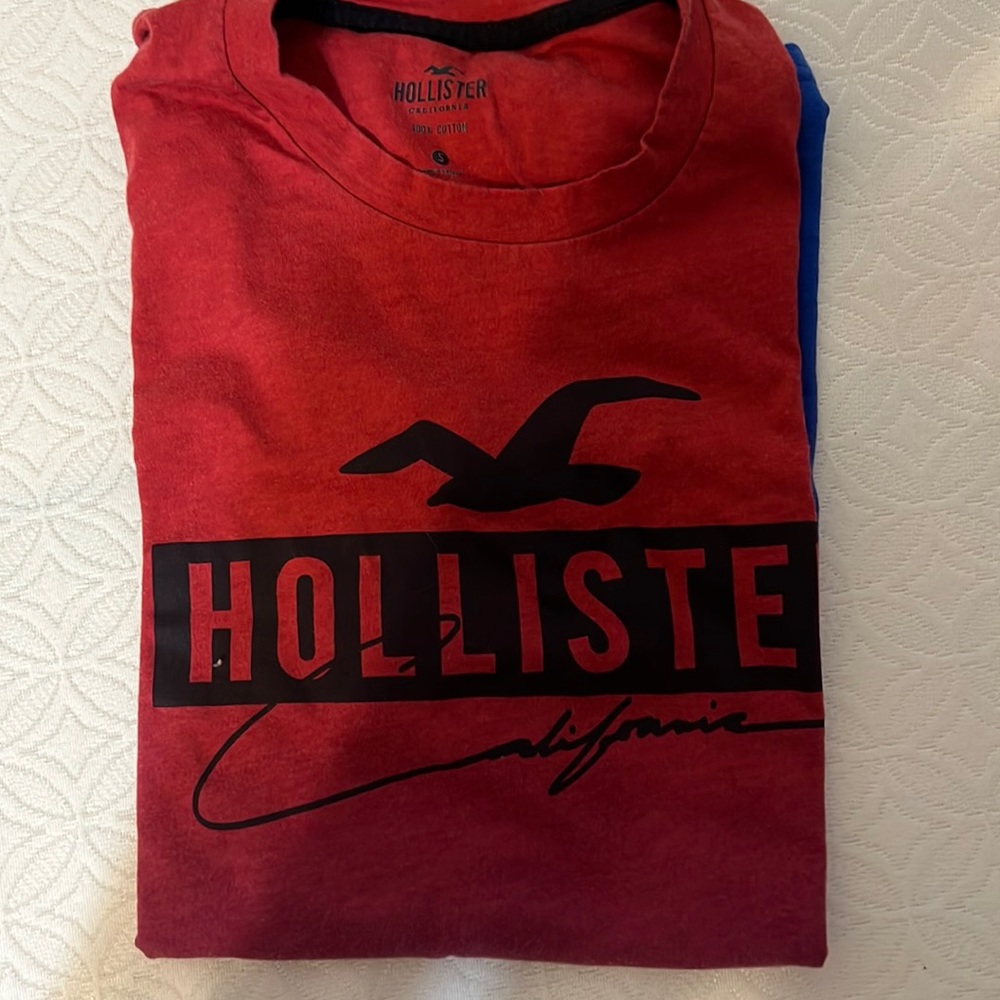 Red and blue hollister Short Sleeve Shirt